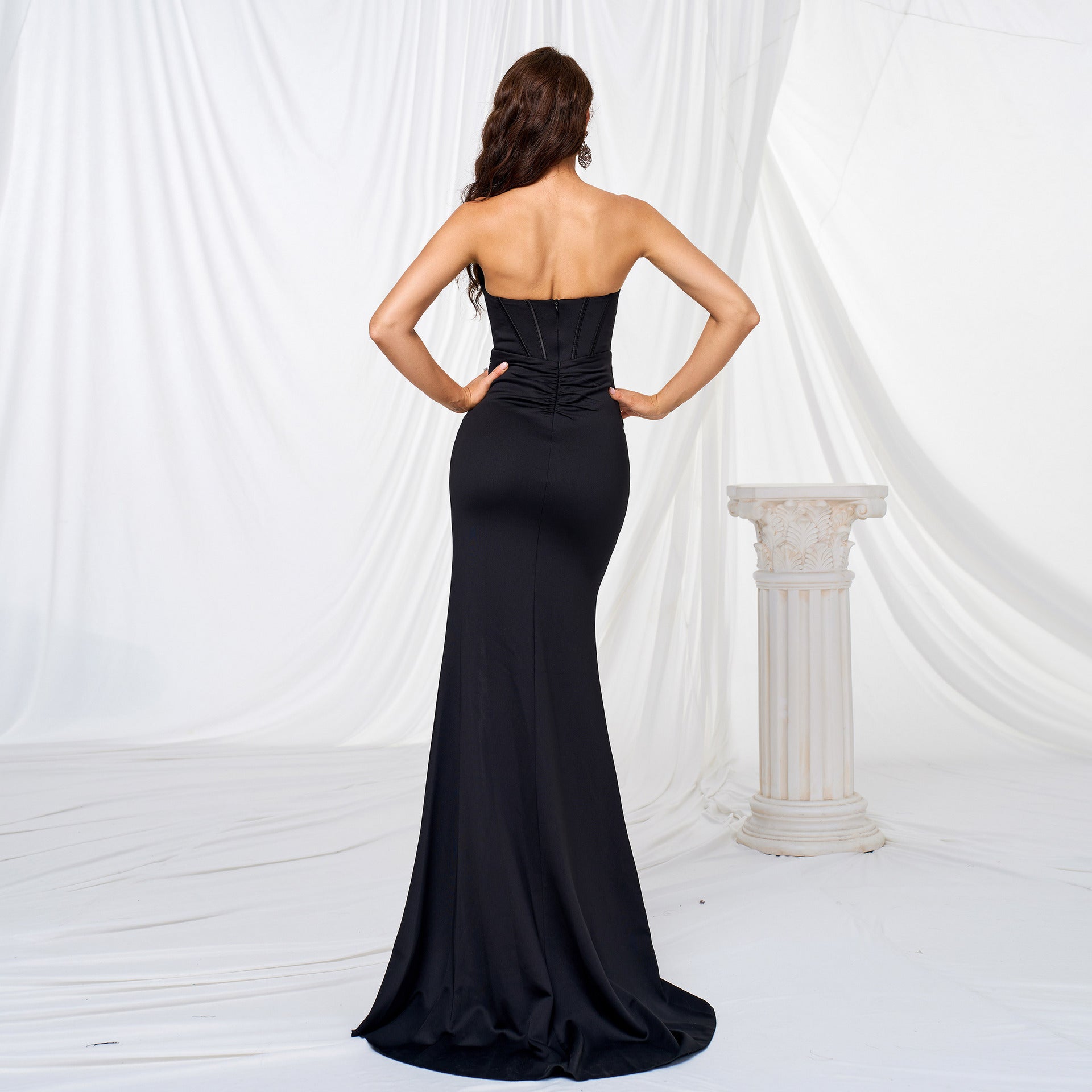 Sophisticated Evening Gown with Stylish Off-Neck Design