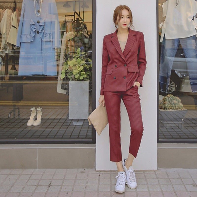សំលៀកបំពាក់ Blazer ឆ្នូតឆើតឆាយ - រចនាប័ទ្មគ្មានការលំបាកសម្រាប់ស្ត្រីសម័យទំនើប