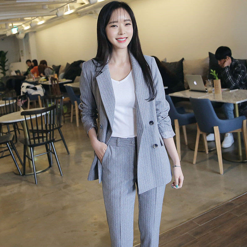 សំលៀកបំពាក់ Blazer ឆ្នូតឆើតឆាយ - រចនាប័ទ្មគ្មានការលំបាកសម្រាប់ស្ត្រីសម័យទំនើប