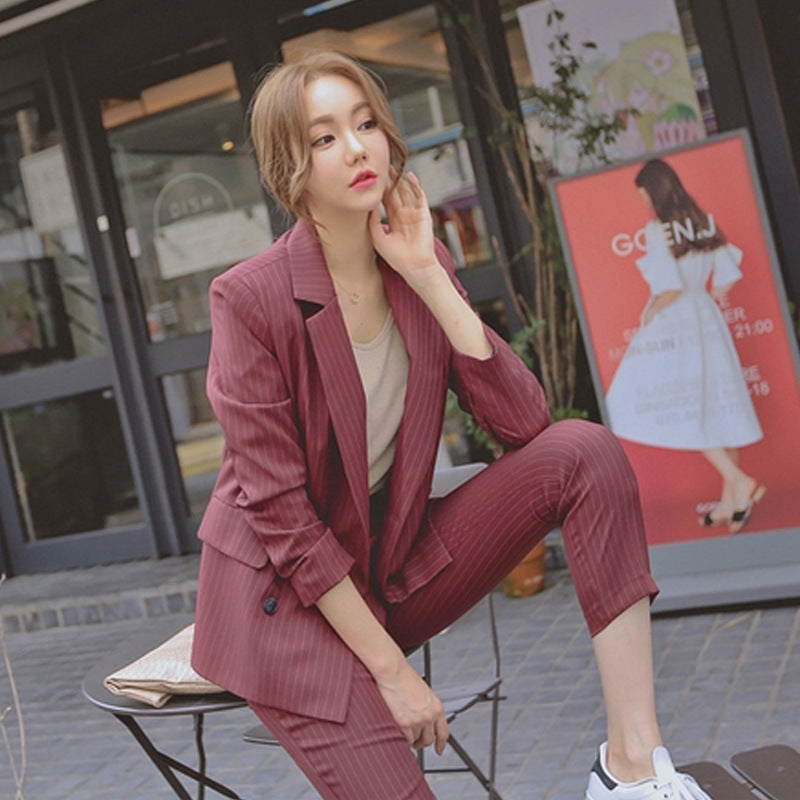 សំលៀកបំពាក់ Blazer ឆ្នូតឆើតឆាយ - រចនាប័ទ្មគ្មានការលំបាកសម្រាប់ស្ត្រីសម័យទំនើប