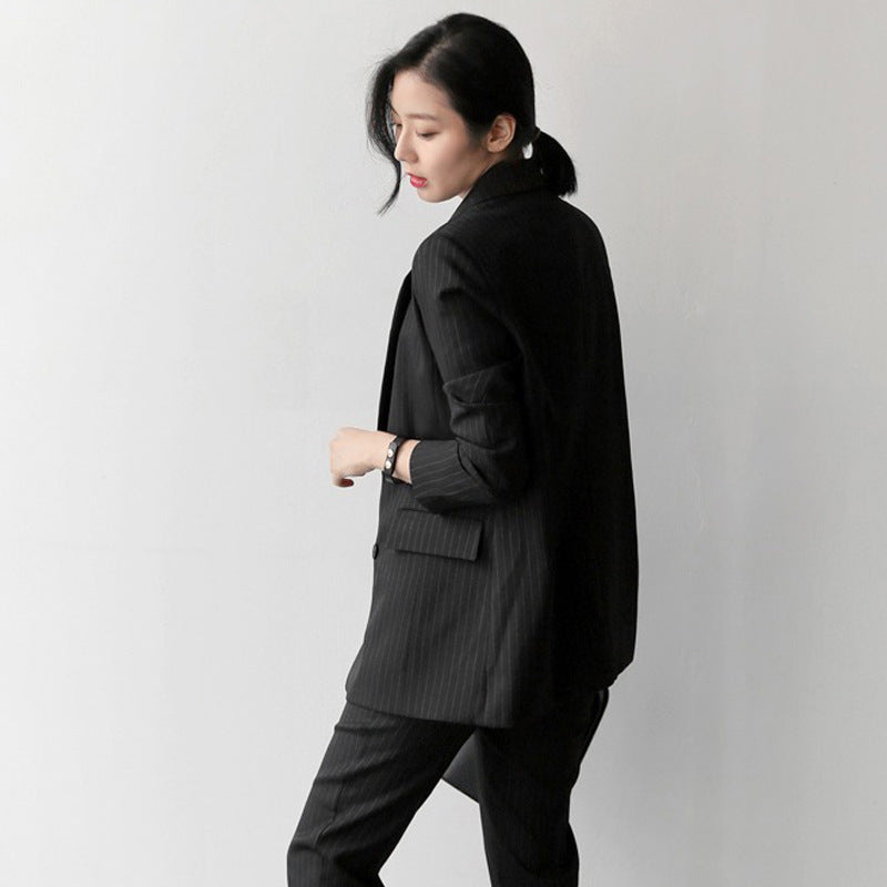 សំលៀកបំពាក់ Blazer ឆ្នូតឆើតឆាយ - រចនាប័ទ្មគ្មានការលំបាកសម្រាប់ស្ត្រីសម័យទំនើប