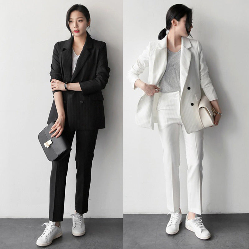 សំលៀកបំពាក់ Blazer ឆ្នូតឆើតឆាយ - រចនាប័ទ្មគ្មានការលំបាកសម្រាប់ស្ត្រីសម័យទំនើប