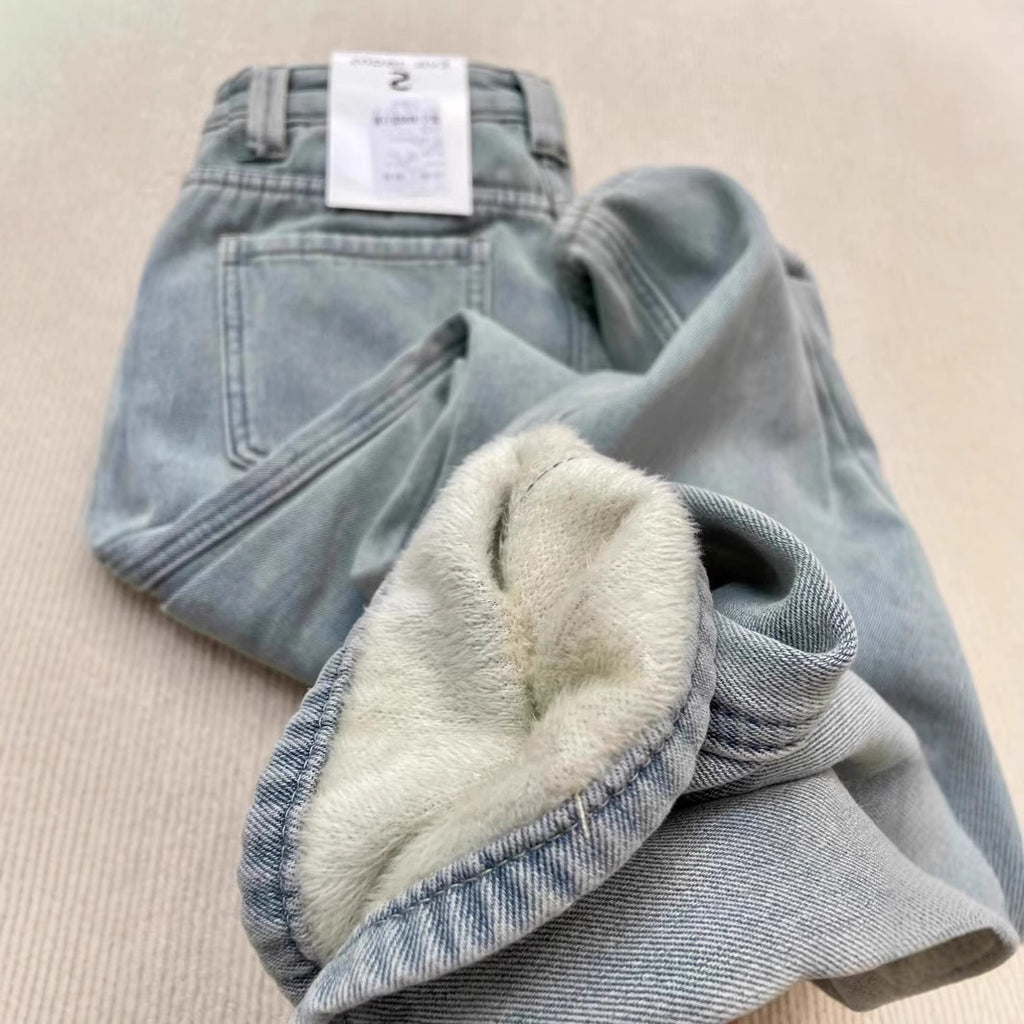 Cozy Fleece-Lined Straight Jeans – Stay Warm in Style