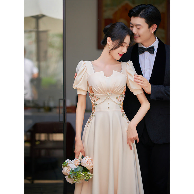 រ៉ូបខ្នាតតូចរបស់ស្ត្រីទាន់សម័យសម្រាប់រាត្រីដ៏អស្ចារ្យ
